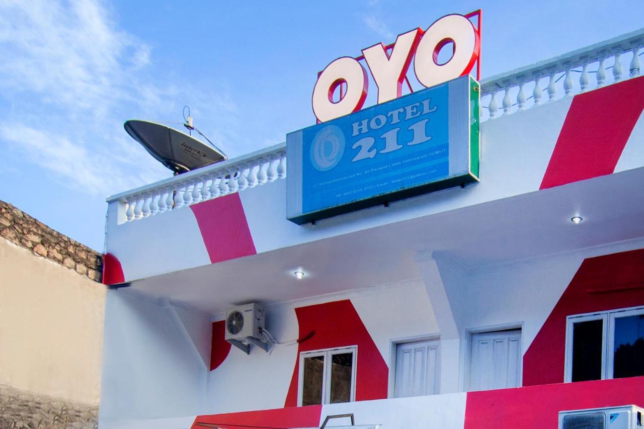 Oyo 2045 Hotel 211 Parapat Exteriér fotografie